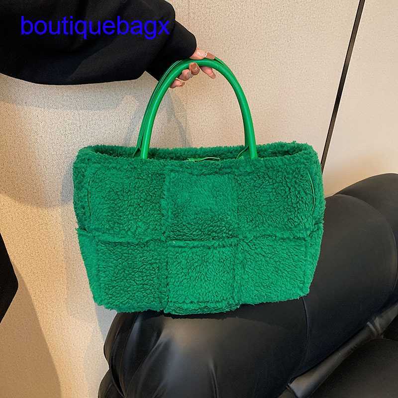 

Luxury Bottegss Venetss Arco Evening Bags online store South Korea Dongdaemun bags2023 lamb wool green woven hand large capacity t With logo T241, Green5