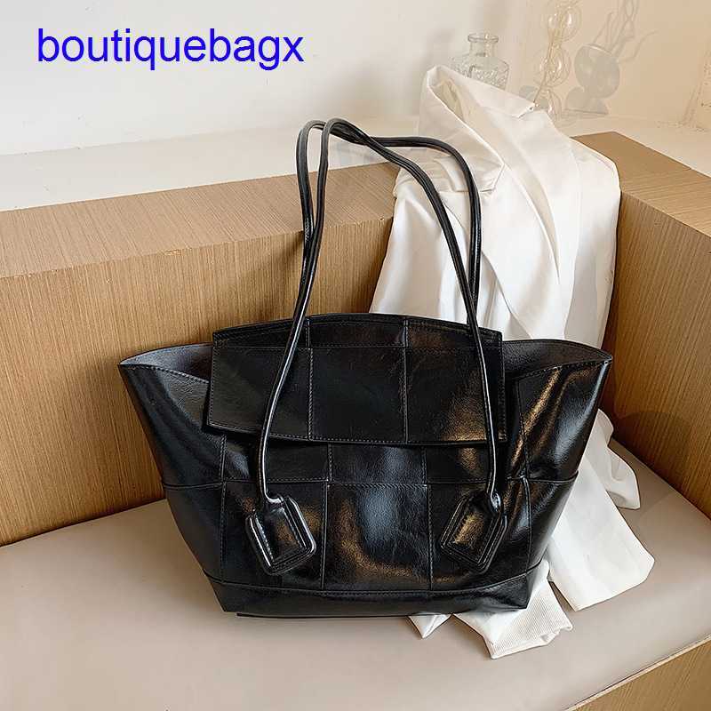 

Luxury Bottegss Venetss Arco Evening Bags online store Fashion Texture Trend Super Capacity One Shoulder New Crossbody Women's Ver With logo B5AG, White