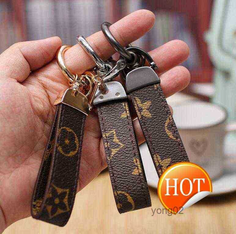 

Leather Keychain Designer Key Chain Buckle Lovers Car Handmade Keychains Men Women Bag Pendant Accessoriesyghq