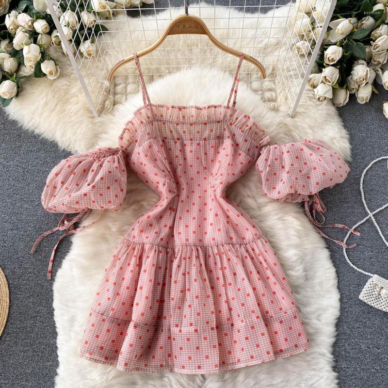 

Casual Dresses ZCWXM 2023 Summer Sexy Short Prom Dress Women Elegant Off Shoulder Spaghetti Strap Backless Dot Pink Puff Sleeve Korean