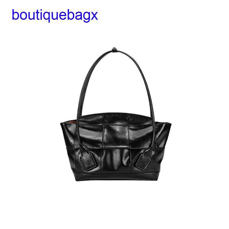 

Luxury Bottegss Venetss Arco Evening Bags online store bag 48 woven wing Arco33 2023 new / autumn large capacity crossbow oil wax With logo VOXO, Cream black (48 medium)