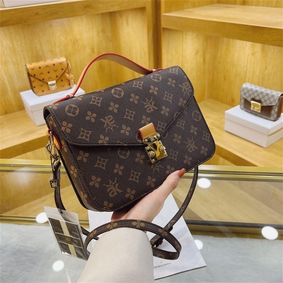 

2023 Totes Luxurys Designers Crossbody Bag Women Handbag Pochette Messenger Bags Oxidizing Leather METIS Elegant Shoulder Bags Crossbody Bag, Red