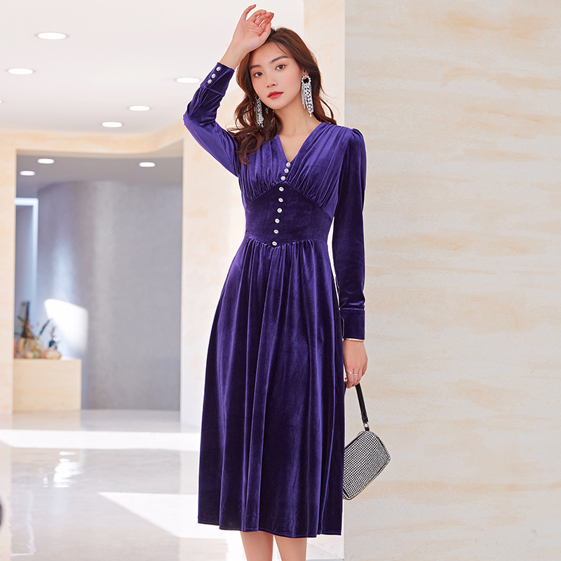 

Casual Dresses YIGELILA Fashion Women Velvet Long Dress Elegant Solid V-neck Dress Empire Slim Mid-length Dress A-line Purple 66348 230313