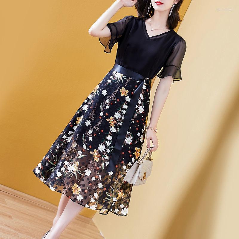 

Party Dresses Dress Female 2023 Summer Age-age Slimming Temperament Casual Print Stitching High-grade Lotus V Neck Short Sleeve Skirt, Black