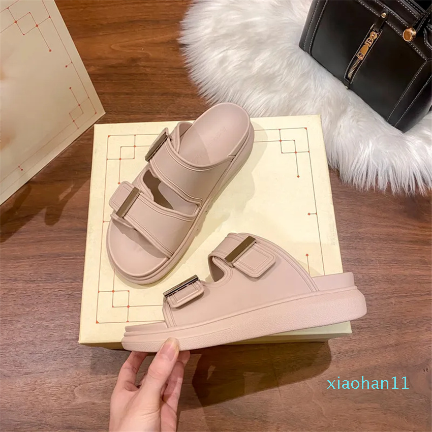 

2023 Fashion Slippers Designer Classic Jelly Sandals Ladies Flat Flip Flop Rubber Men Metal Buckle Beach Shoes Outdoor High Heels Soft Sole 35-41