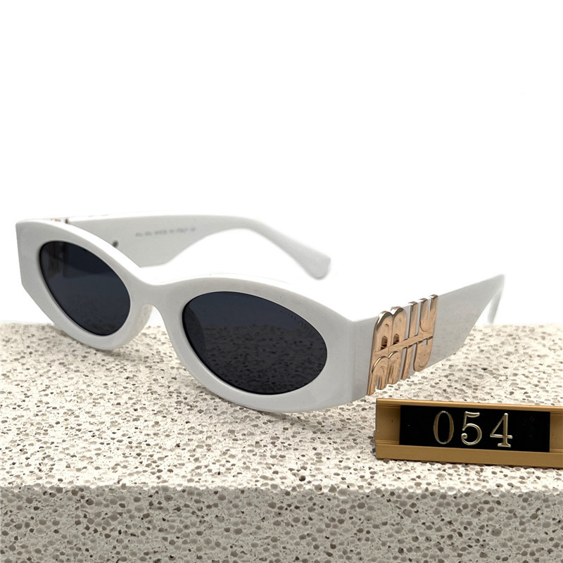 

Designer Sunglasses For Women and Men Hyperlight Eyewear Fashion Model Special UV 400 Protection Width Leg PC Frame Outdoor Brands Design Sunglasses 054