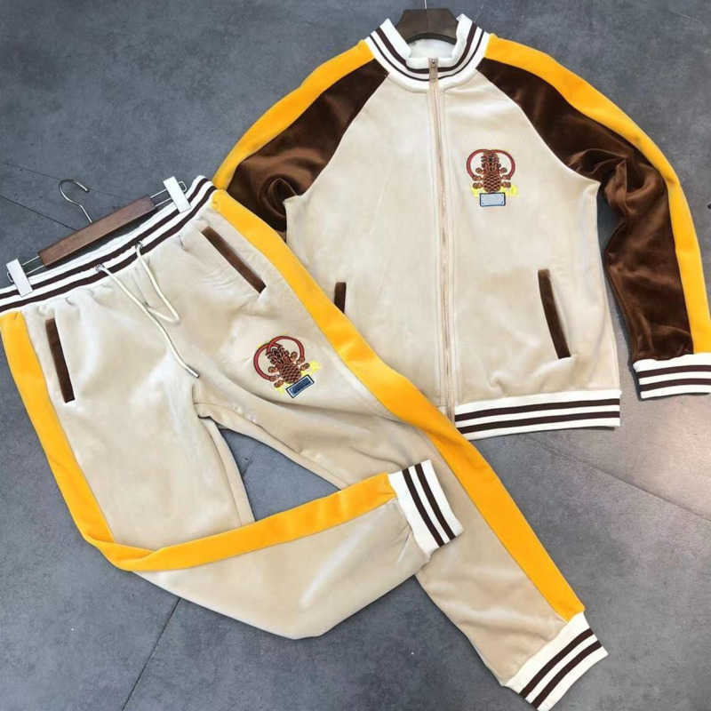 

Luxury designer jacket pants suit men tracksuits zip jackets pants two-piece velvet embroidered mens sports suit fashion sweatshirt, Khaki