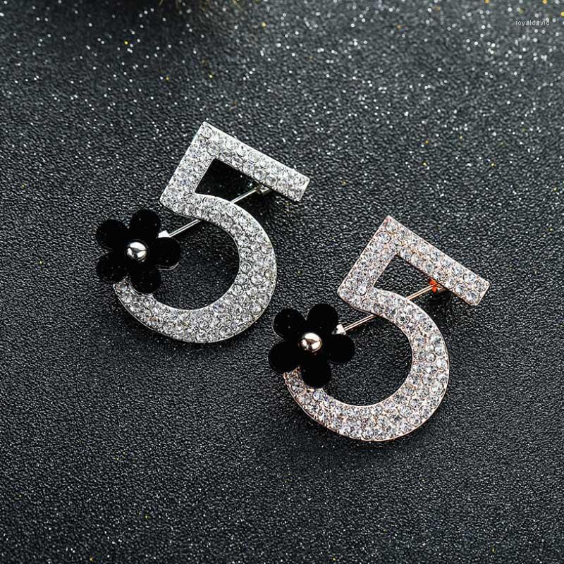 

Brooches Light Luxury NO.5 Flower Brooch Fashion Wedding Party Rhinestone Woman