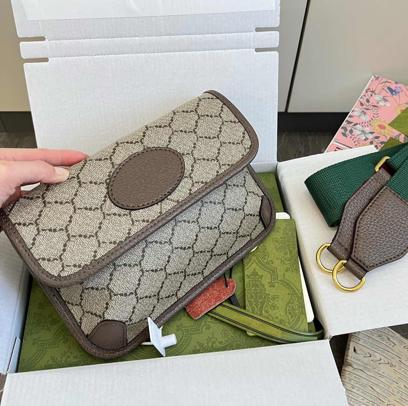 

Luxurys Designers Bags Fashion shoulder Bag Unisex Chest Bagss Nice Style A Variety of Styles Women and Men Waist Bages top cross body Chain handbags, Colors choose