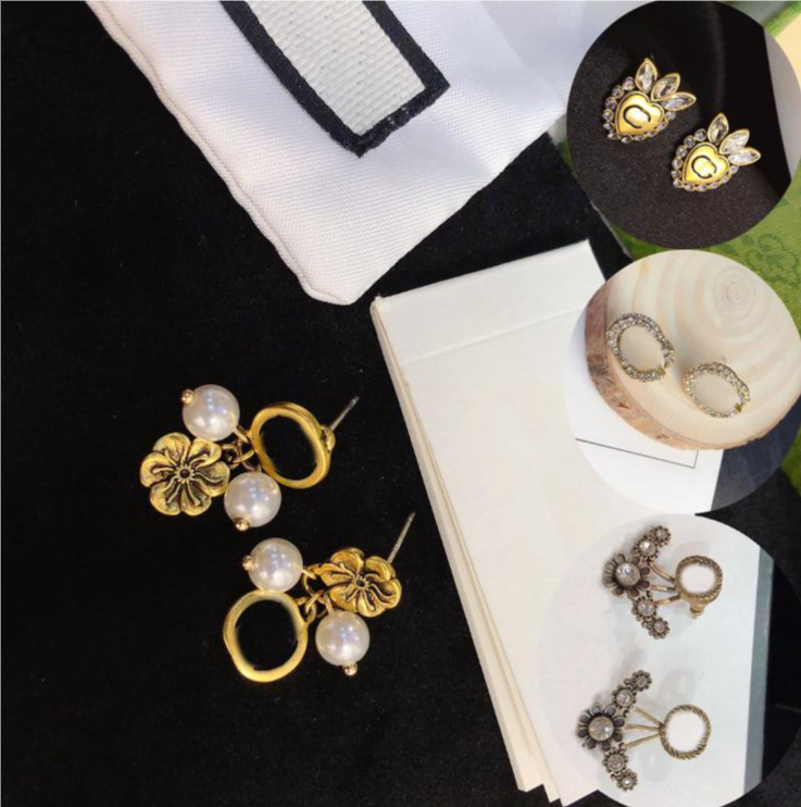 

High Quality Fashion Small Sweet Wind Style Stud Earrings Crystal Letters Design Stamp Stainless Steel for Women Wedding Jewerlry Party Gifts