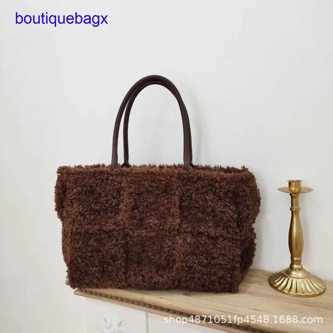 

Luxury Bottegss Venetss Arco Evening Bags online store design arco tote woven bag 2023 new Small high-capacity lamb plush shoulder With logo UNJA, Yellow3