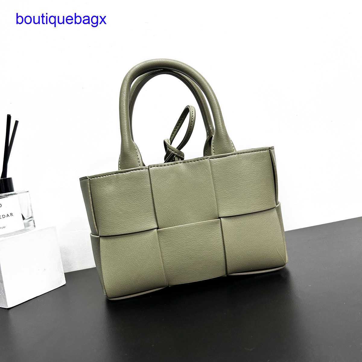 

Luxury Bottegss Venetss Arco Evening Bags online store large winter 2023 and new texture bag autumn woven tote women's leather cap With logo KXOT, Light brown cowhide-
