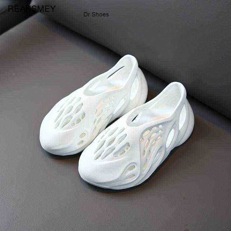 

Boys Girls Fashion Beach Foam Runner Summer Beach Sandals Toddler Kids Slip-on Foam Runner Breathable Shoes Coconut Hole Sandals Q0629, Black