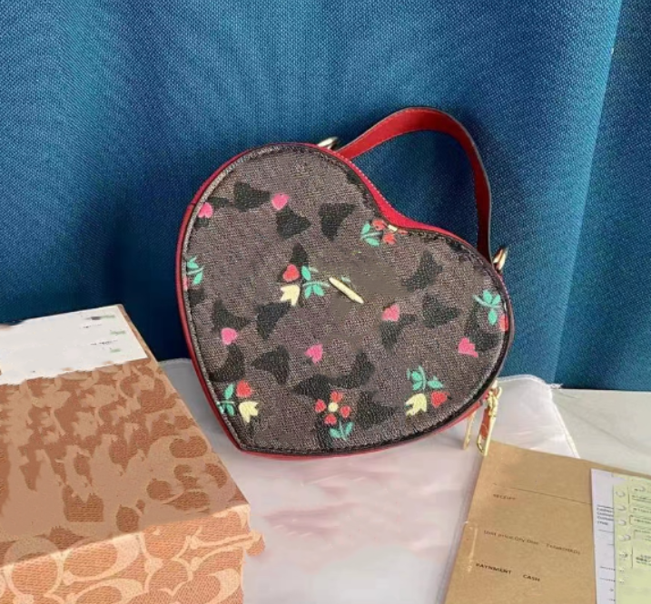 

Classic Lolita Heart Bag Valentine's Day New Cute Elegant Heart-Shaped Women's Bags Trendy Crossbody Handbag Valentine's Day Gift, With logo