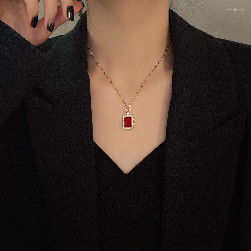 

Pendant Necklaces 5pcs/European And American Style Fashion Retro Green Red Zircon Necklace Geometric Square Personality Ladies Temperament