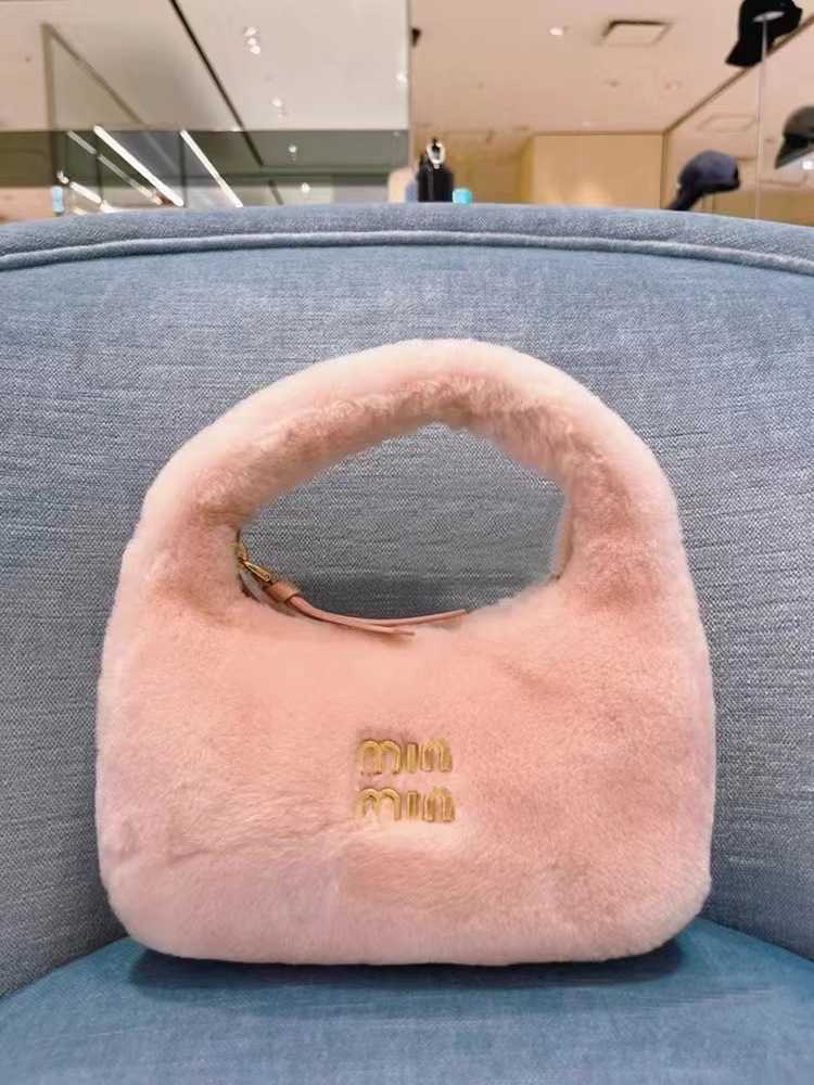 

Autumn and Winter 2022 New Network Red Women's Bag Macaron Plush Fashion Versatile Letter Wool Handbag armpit bag trend, Blue11