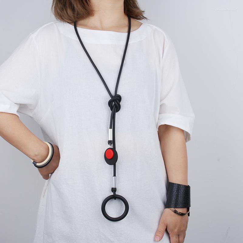 

Pendant Necklaces Adjustable Long Chain Necklace Punk Red Wooden Bead Large Circle Charms Collar Jewelry For Women Night Wear