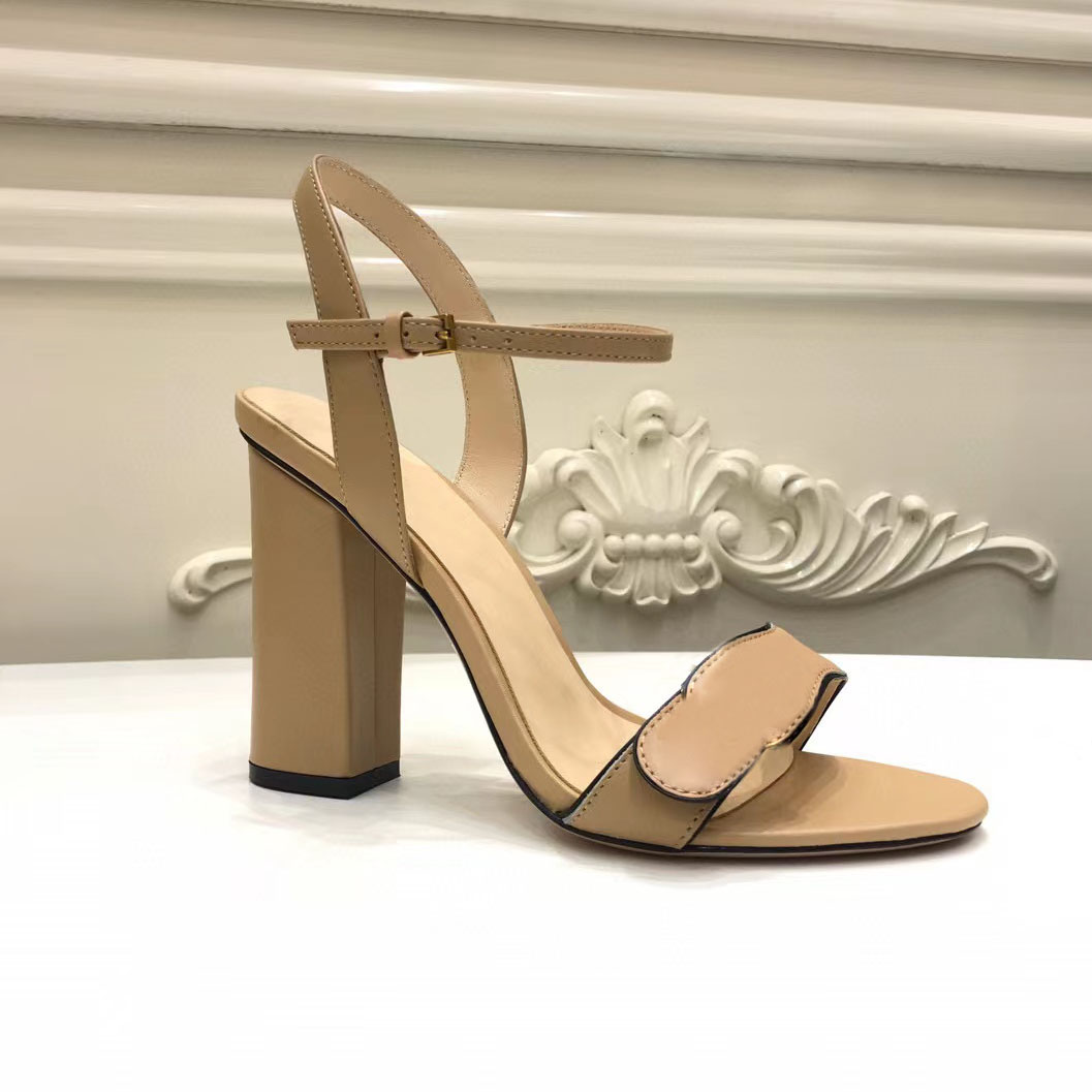 

2023 new arrivel Original women Summer Sandals black white red Anti-slipping Quick-drying Outdoor slippers Soft Water Shoe size 35-42