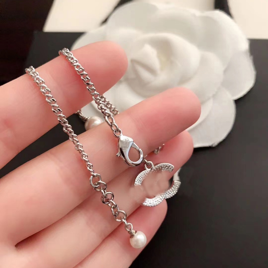 

Designer Letter Bracelets Chains Classic Never Fade Women Bangle Silver Plated Brass Copper Inlay Rhinestone Lovers Gift Wristband Cuff Chain Designer Jewelry