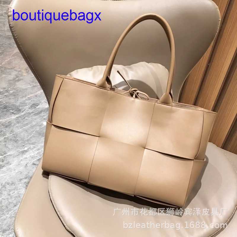 

Luxury Bottegss Venetss Arco Evening Bags online store tote splicing 2023 woven texture trend women's hand bag large capacity port With logo 0O29, Khaki7