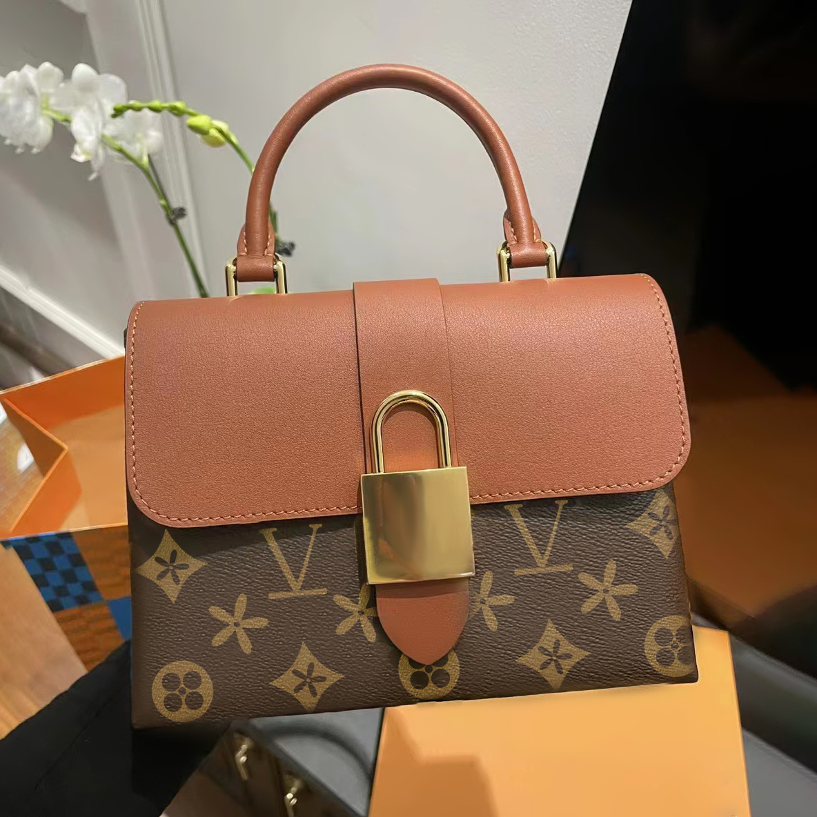 

highend quality Luxurys Designers clutch Shoulder Bag Genuine Leather LOCKY BB M44322 Women's pochette man retro handbags tote Travel toiletry crossbody Bags purse, Mon0gram pink