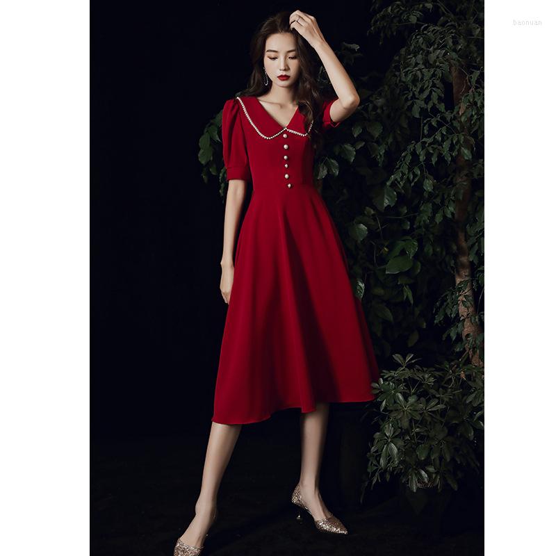 

Ethnic Clothing Burgundy Women Evening Party Dress Sweet Turn-Down Collar Pearl Trim Satin Pleated Dresses Mid-Length Toast Bride Wedding