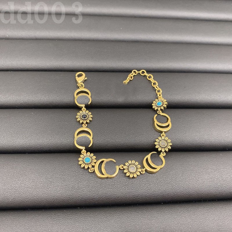 

Small charm bracelet flower designer bracelet for women fashionable cute daisy letter plated gold chain pendants luxury bracelets jewelry mens ZB028 Q2