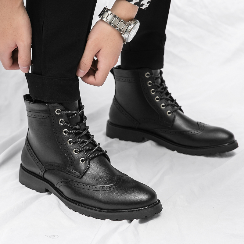 

Spring Luxury Designer Men Boots Leather Short Boots Fashion Platform Outdoor Ankle Booties Winter Brock Carving Motorcycle Boot