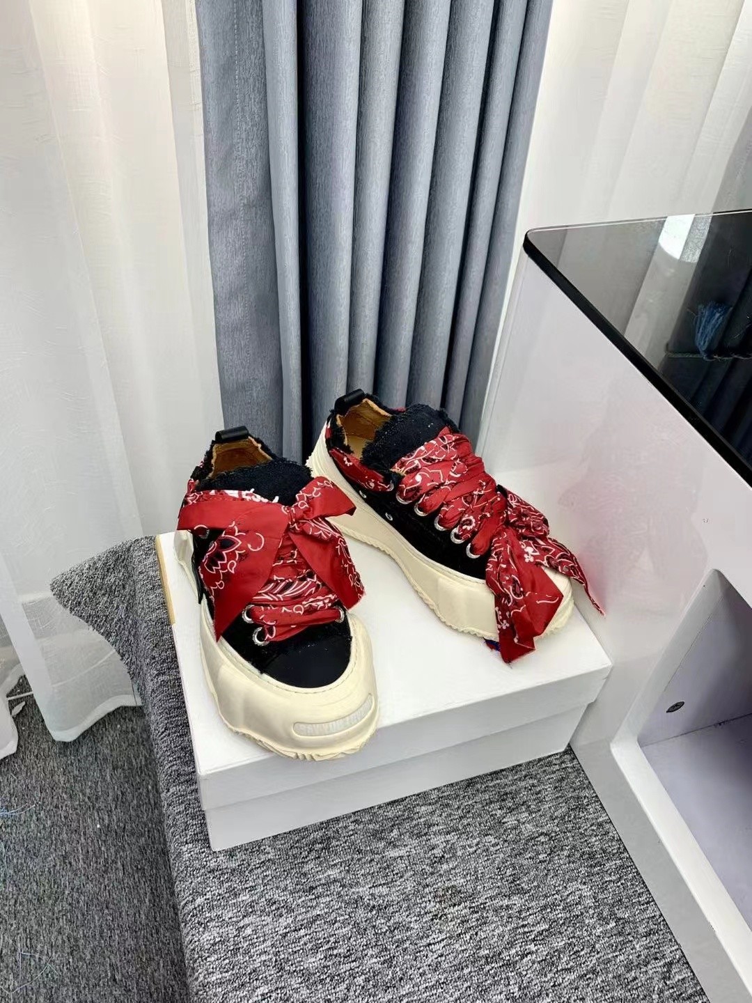

Designers shoe male and female shoes casual shoes retro embossed leather shoes black white red inhibition multicolor rubber soft suede big bowknot calves sheep, Blue