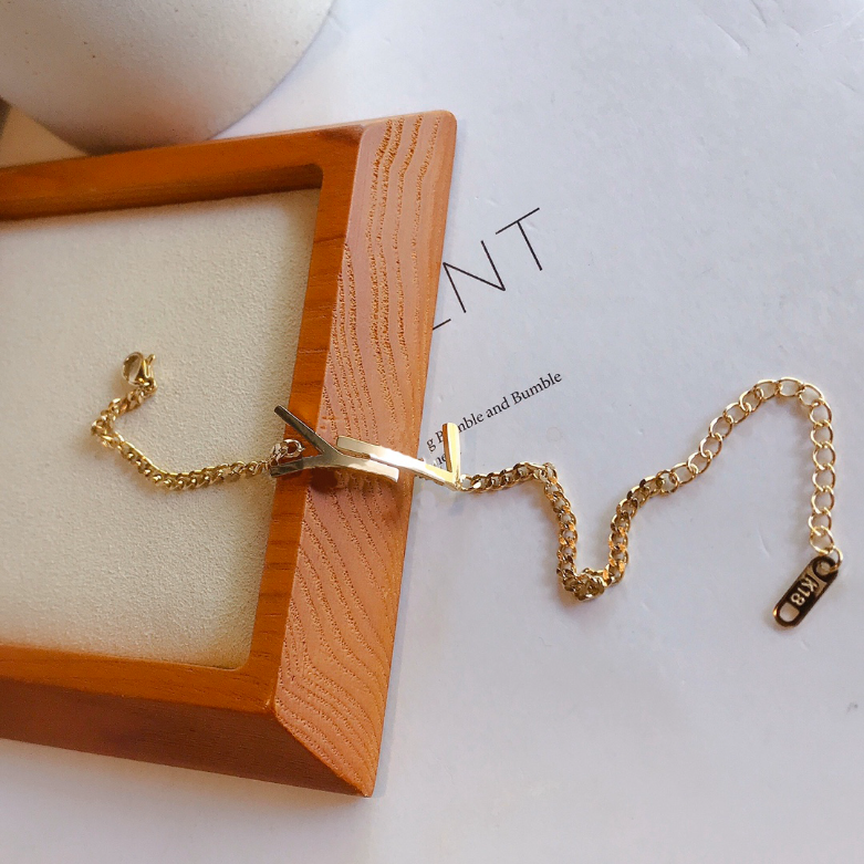 

Luxury Women Designer Brand Letter Chains Bracelet 18k Gold Plated Celebrity Bracelet Premium Accessories Couple Party Jewelry Family Gift