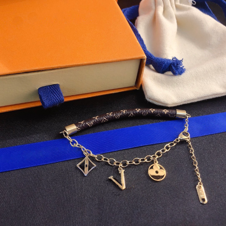 

Designer Gold Bracelets Love Link Chains Classic Fashion Jewelry Luxurys Letter Bracelet for Womens Exquisite Gift Accessories Wholesale