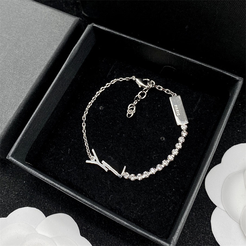 

Luxury Designers Charm Bracelet Fashion Chain Link Classic Letter Silver Bracelets Designer For Women Wedding Anniversary Gift Ornaments