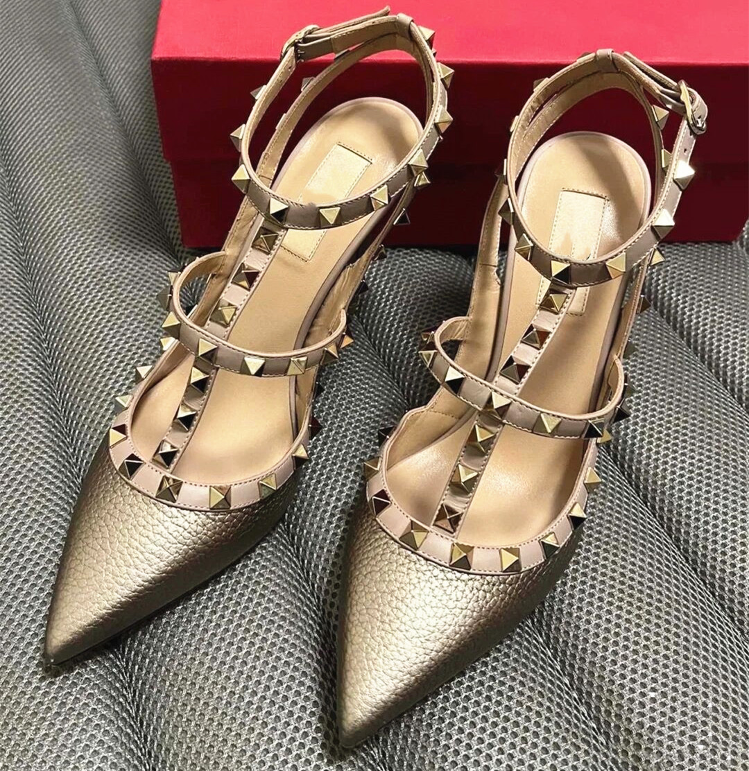 

Luxury Women High Heels Sandals Classics Brand Gold Rivets Black Blue Red Shiny Patent Leathers Thin Heels 6cm 8cm 10cm Designer Wedding Shoes 35-44, Silver lichee pattern