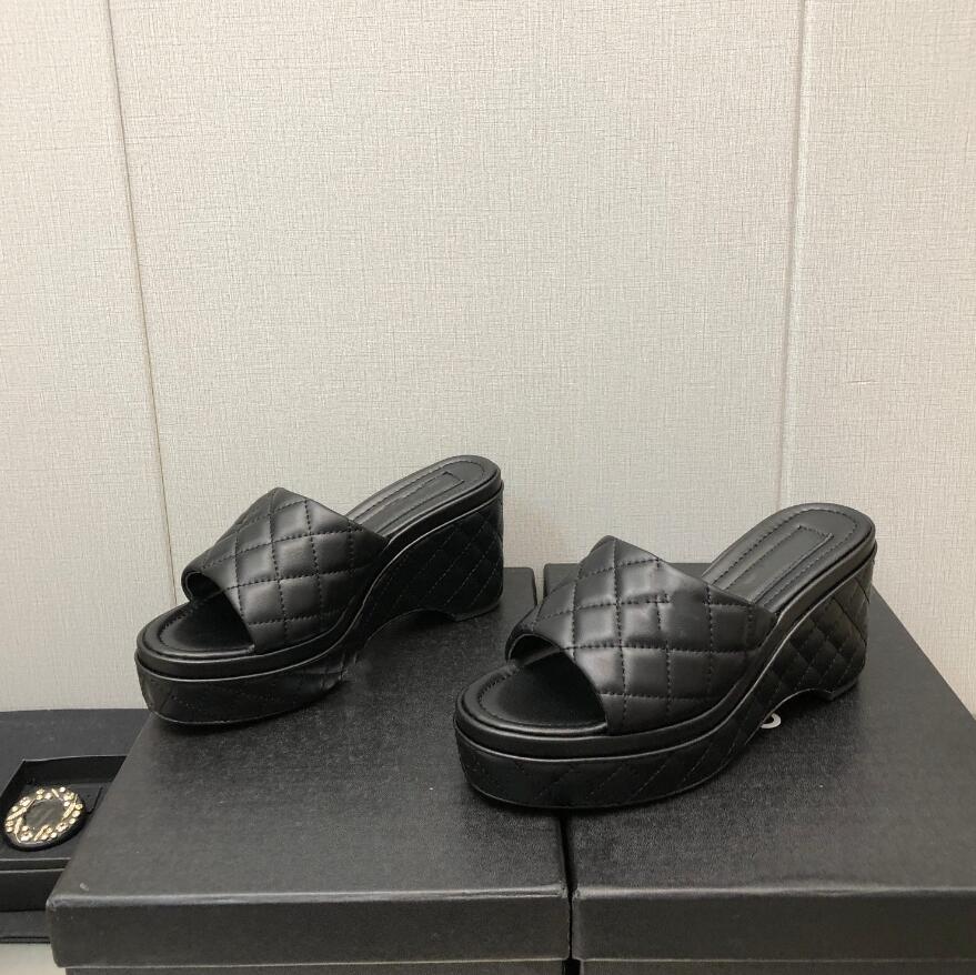 

Luxury Leather Women Slippers Thick-Soled Wedge Designer Sandal Summer Fashion Leisure Beach Shoes Classic Luxury Sheepskin Slipper, Nude 02