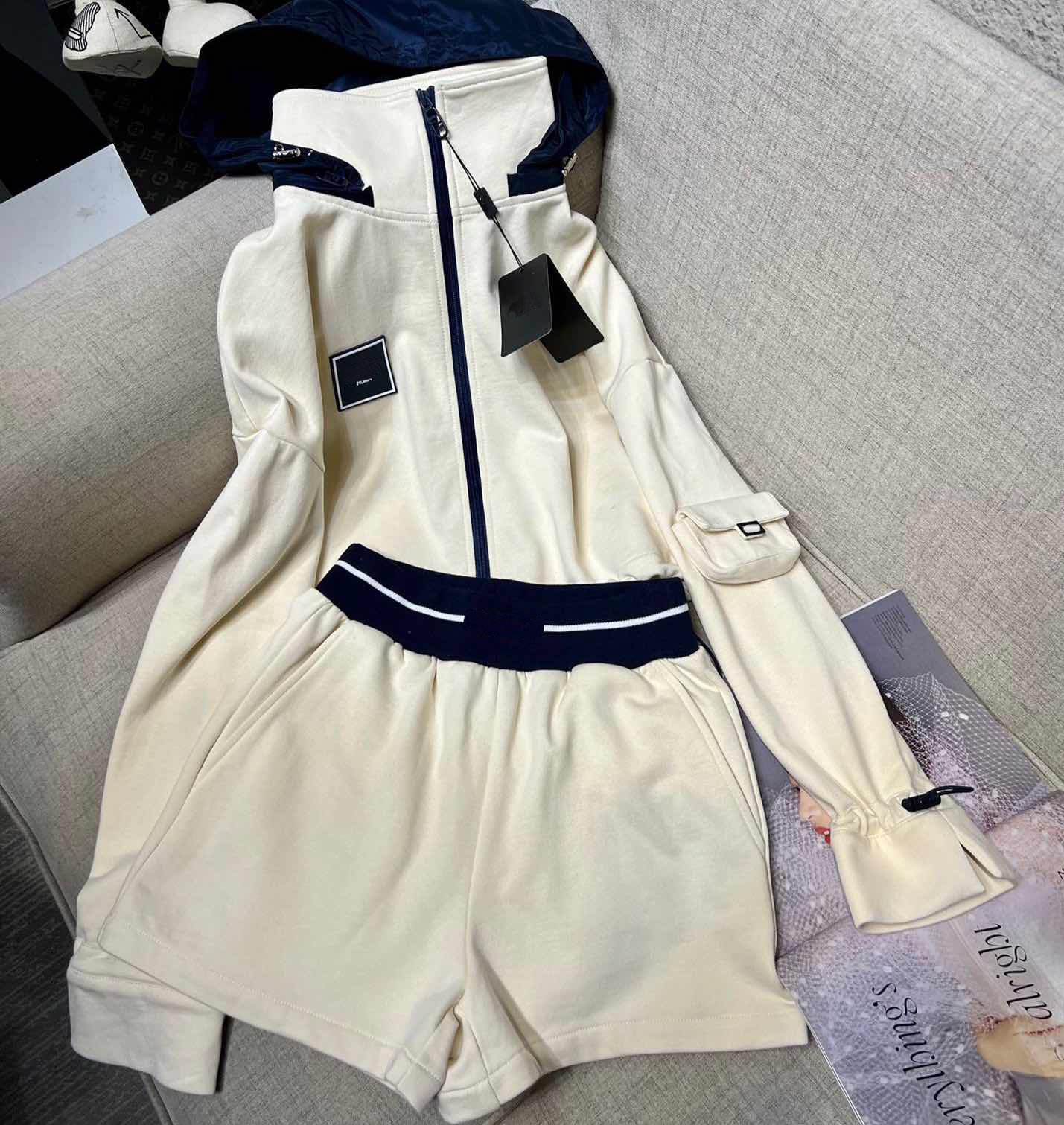 

Designer tracksuits Women' two-piece hooded sweater coat letter pattern sweater shorts spring and summer fashion suit skirt, Beige