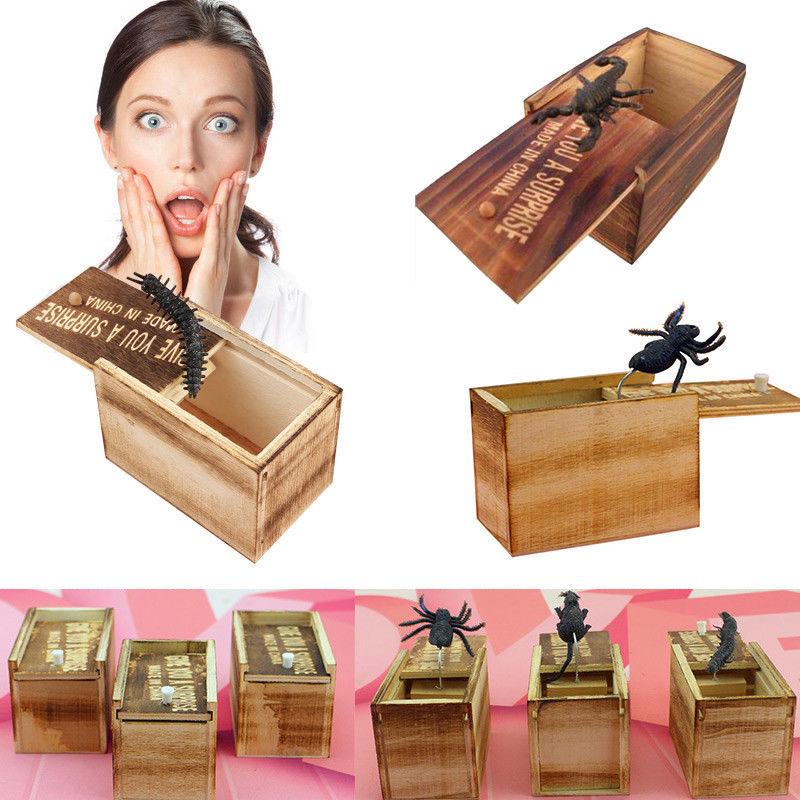 

Practical Jokes Wooden Prank Spider Scare Box Hidden in Case Trick Play Joke Horror Gag Toys Box Gag Spider Mouse Kid Funny Gift