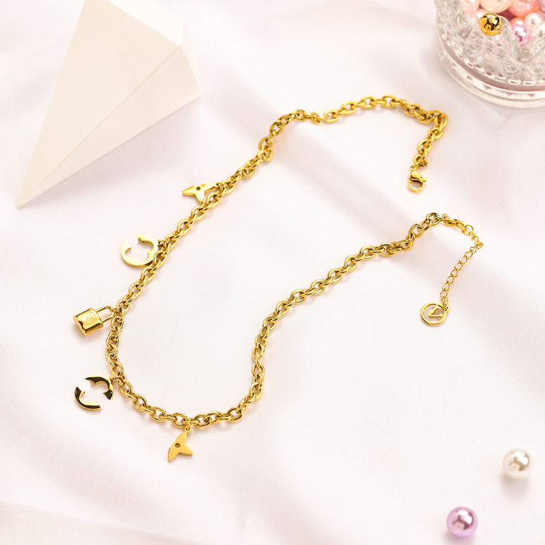 

18k Gold-plated Necklace Charm Girl Love Pendant Necklace Luxury Designer's Letter Lock Necklace Is Designed for Women Jewelry High-end Accessories Lovers