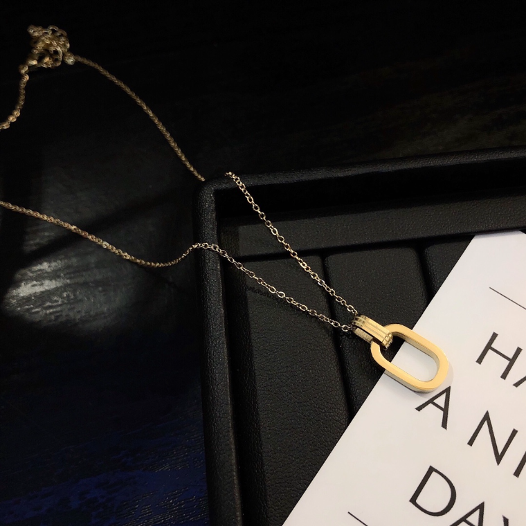 

Fashion Exquisite Design Necklaces Designer Jewelry Necklace Popular International Brand 18k Gold-plated Stainless Steel Accessories Senior Couple Gift