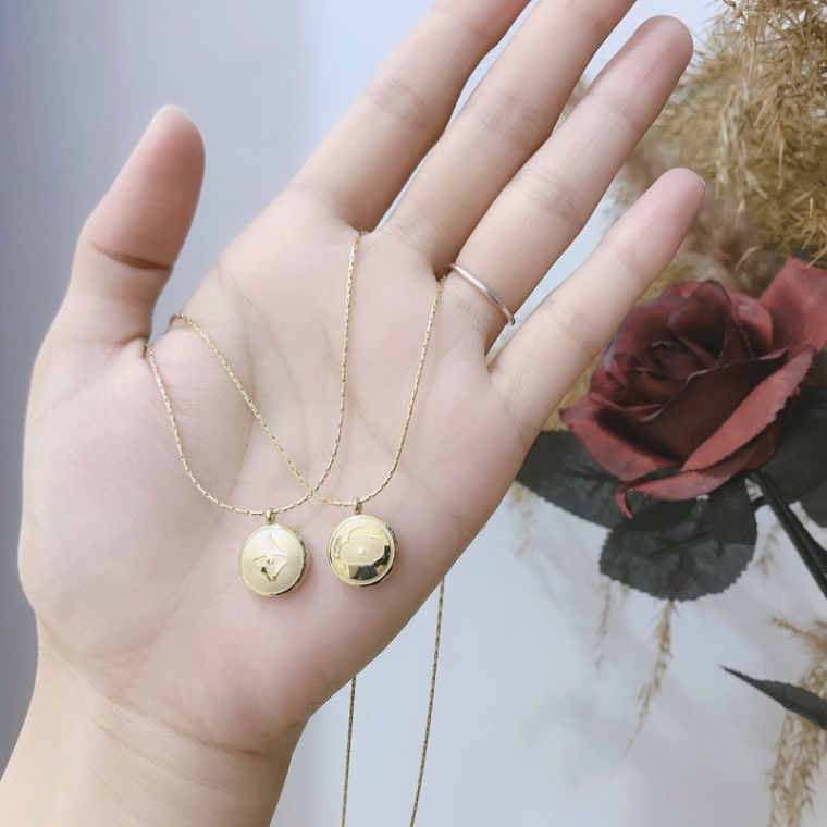 

Exquisite Round Flower Necklaces Charm Women Wear Necklace Designer Style Jewelry Long Chain Selected Young Fashion Accessories Popular Brand Gifts