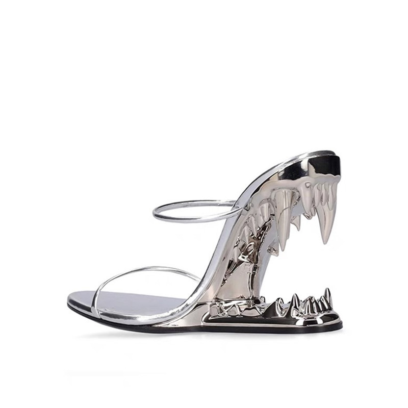 

Metal High-heeled Sandals Hollowed-out Fangs Profiled Heels Open-toe Sandals Large Size Flip Flops, Black flip flops