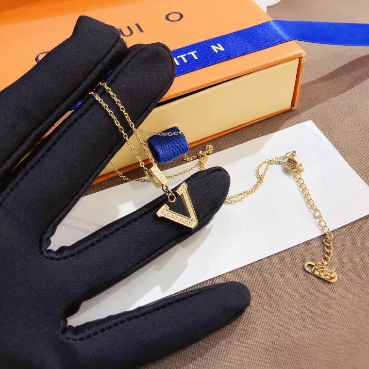 

Popular Brand Fashion Necklaces Luxury Exquisite Pendant Necklaces Fashion Style Jewelry Accessories Designer Long Chain Design 18k Gold Plated Gift For Women