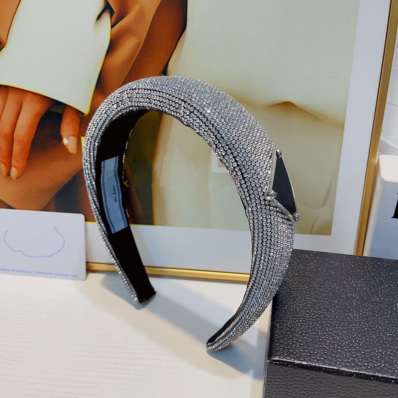 

With BOX P Designers Shiny Diamond Headbands Women Girl Outdoor Hair Hoop Rhinestone Hair High Elastic Travel Hairs Accessories