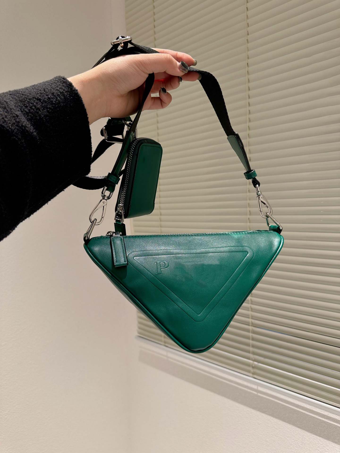 

Womens Designers Shoulder tote bag Pu Leather Fashion Ladies Chain tote sac Cross Body ladies Pure Color Female Woman's Handbag, Black