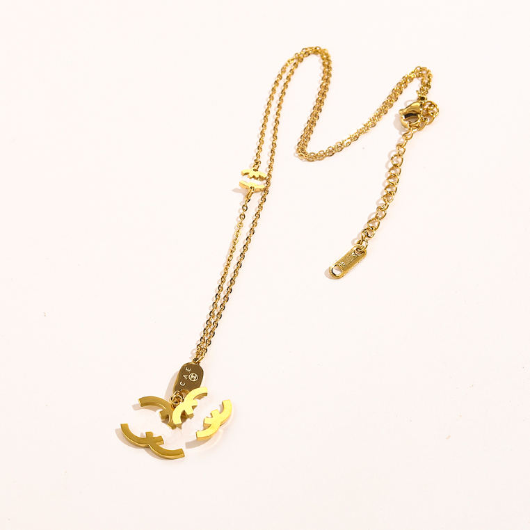 

Designe Stamp Necklaces Luxury Brand Jewelry Necklace Fashion Design Accessories Couple 18k Gold Plated Necklace Women's Long Chain Gift Box