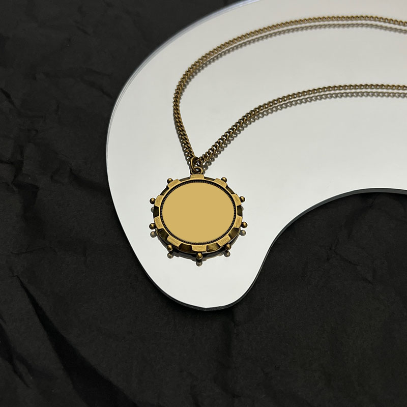 

Abstract Style Brass Necklaces for Women Gear Ball Pendant Necklaces Inner Female Street Elegant Fashion Jewelry