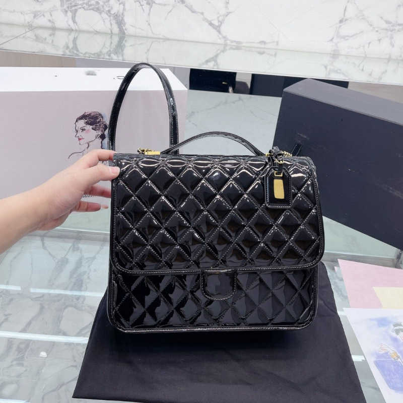 

2023 Xiaoxiangfeng new casual patent leather 22K backpack caviar cowhide rhombus large capacity women's backpack, Lacquer leather (cow leather)