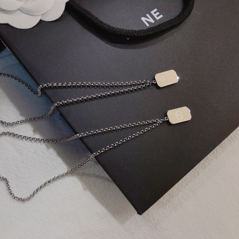

Exquisite Small Square Necklaces Fashion Luxury Brand Pendant Necklace Design For Women Jewelry Long Chain Selected Lovers Accessories Gift Family