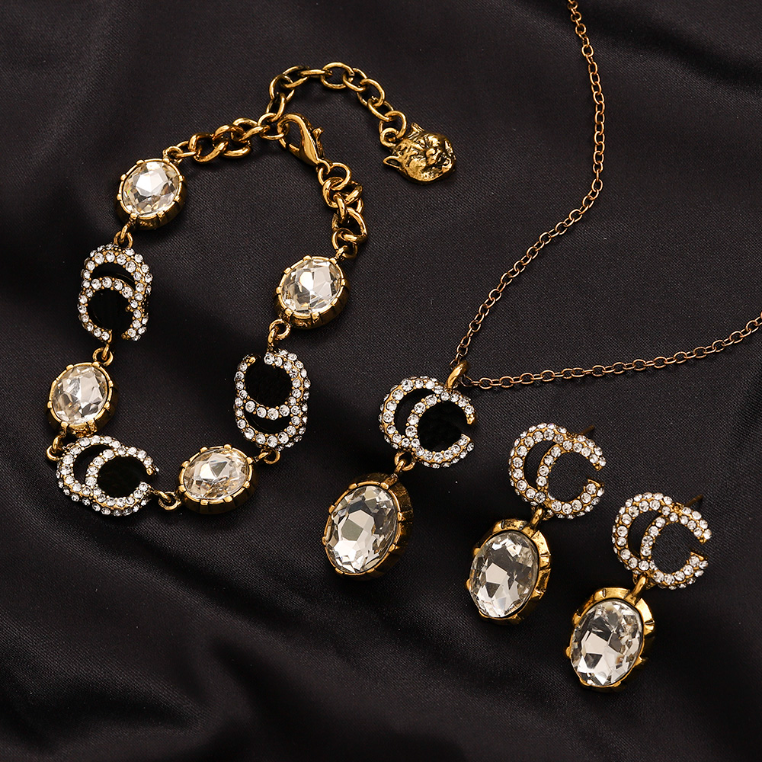 

Fashion Multicolor Gem Necklaces Luxury Girl Love Pendant Necklace Designer Jewelry Classic Premium Accessories Long Chain for Women 18k Gold Plated