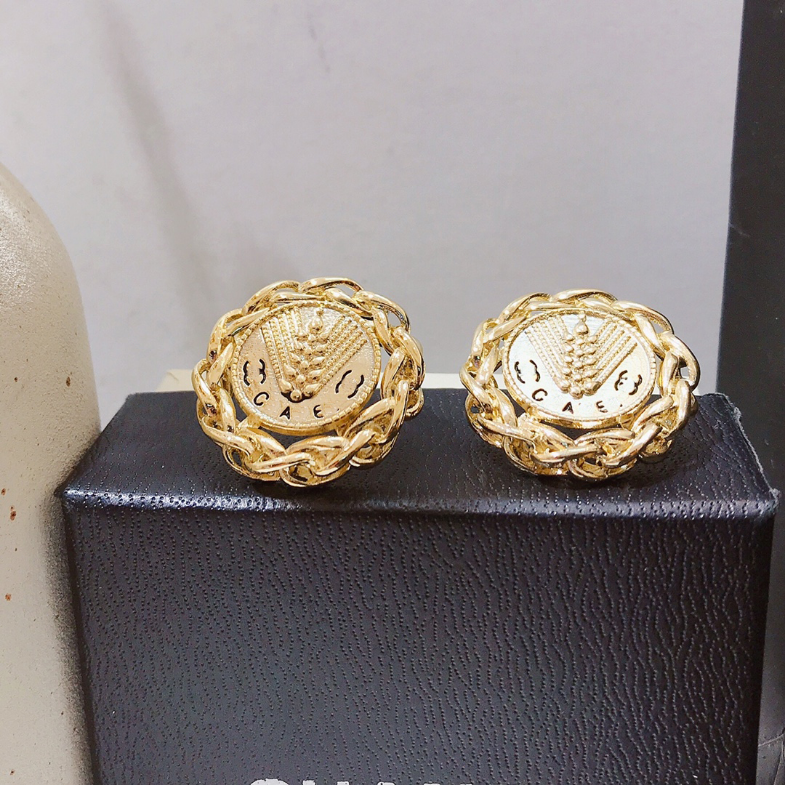 

18k Gold Earrings Stud Designer Love Stamp Earrings European Luxury Jewelry Earring Romantic Couple Accessories Fashion Versatile Exquisite Design Gift Family