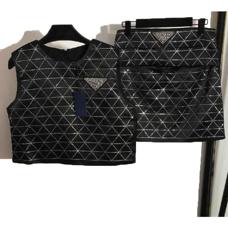 

New suit Womens 2 piece dress T shirt Skirt Suits Ladies Crewneck Sets Styles Dresses Women Fashion classics Triangular letter hot drill grid Quality Clothes, Black